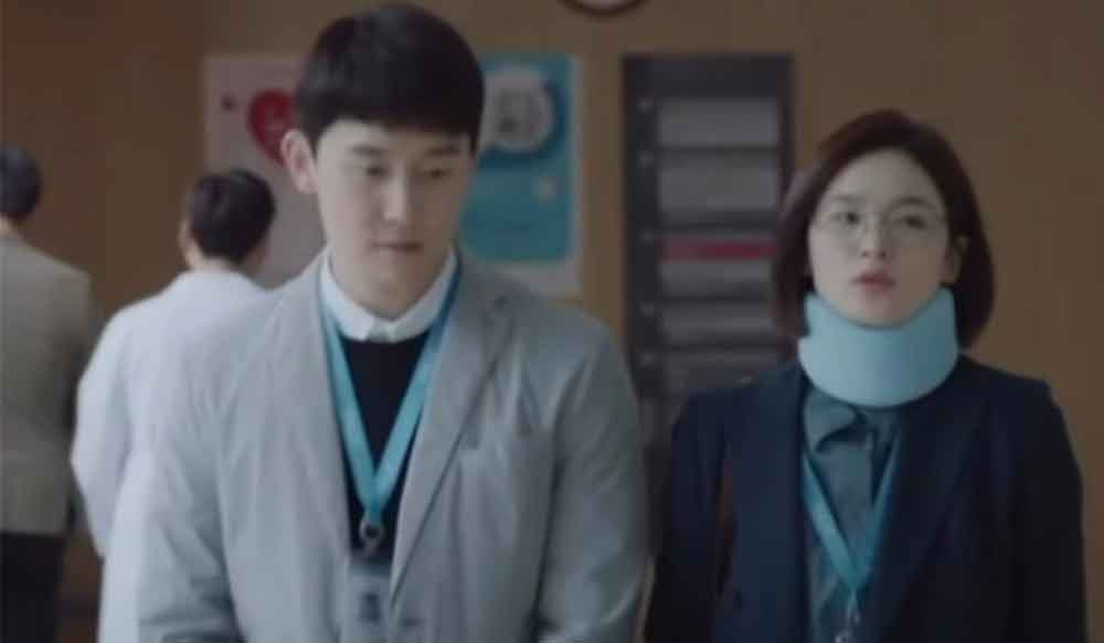 8 Personajes de k-dramas que nos despertaron el síndrome del segundo protagonista y merecían un mejor final 10 Kim Jun Han como Ahn Chi Hong en "Hospital Playlist"