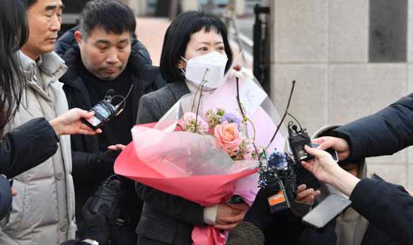 Kim Shin-hye fue absuelta y sale libre después de pasar 24 años en la carcel 1 Kim Shin-hye fue absuelta y sale libre después de pasar 24 años en la carcel