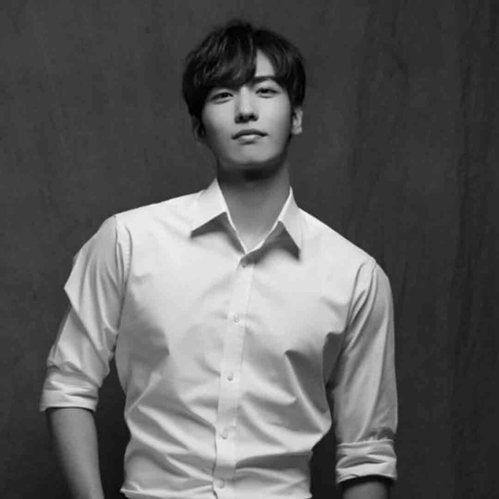 Ídolos de k-pop y actores de K-dramas que murieron jóvenes 9 Lee Ji Han (1998 - 2022)
