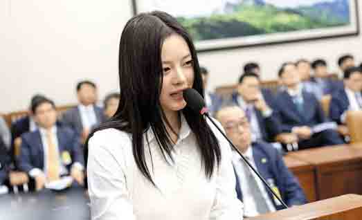 NewJeans demandadas y sin ingresos por publicidad 2 Hannie, miembro de NewJeans, en una audiencia en la Asamblea Nacional de Corea del Sur