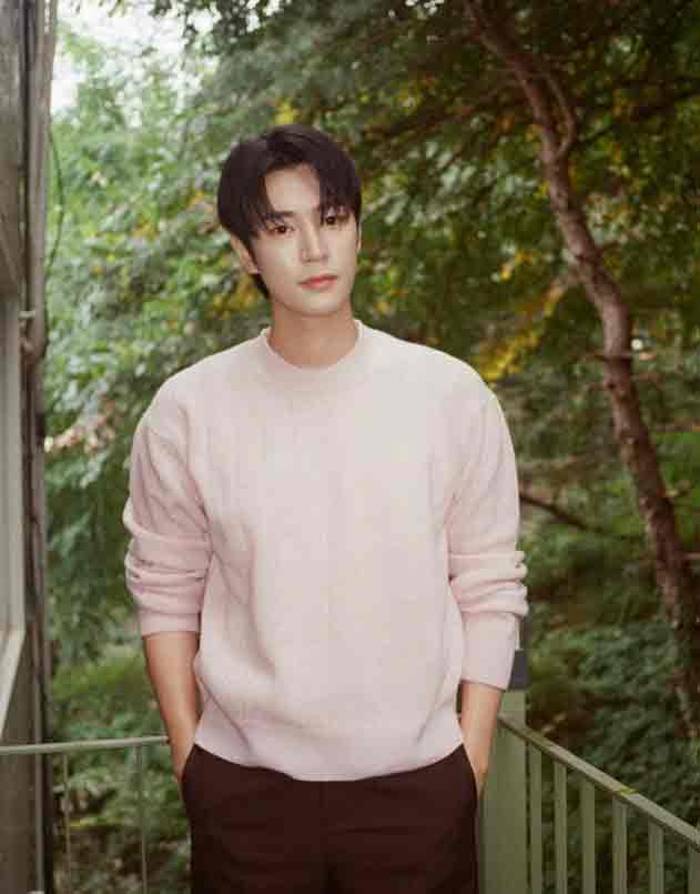 13 ídolos masculinos más altos del K-pop 6 Park Seoham (ex KNK)