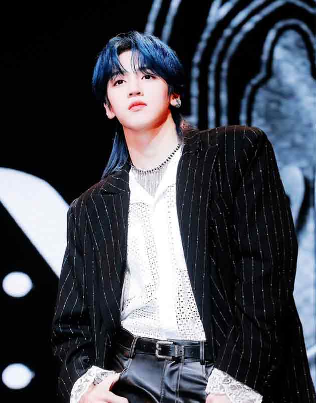 13 ídolos masculinos más altos del K-pop 9 Wooseok (PENTAGON)
