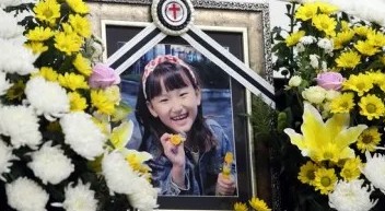 "Es su deber como idol" vs. "No es su responsabilidad": La controversia por Jang Won-young y el funeral de una fan 2 "Es su deber como idol" vs. "No es su responsabilidad": La controversia por Jang Won-young y el funeral de una fan