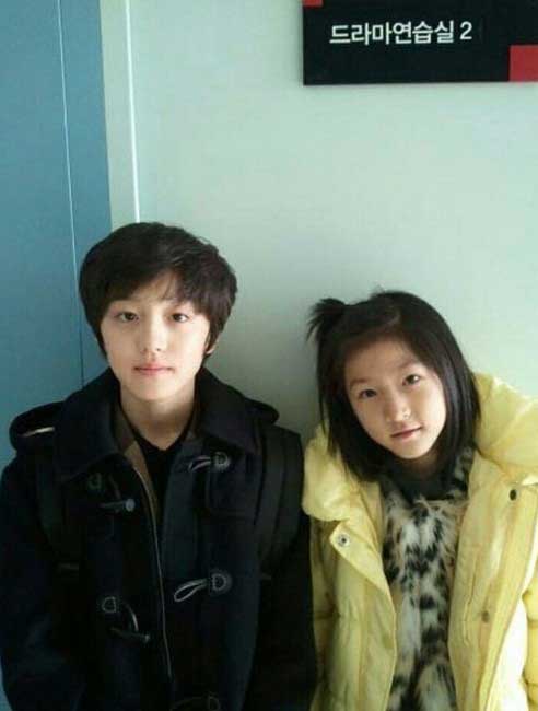 Chani de SF9 recuerda a la fallecida actriz Kim Sae Ron con fotos de cuando eran niños 4 Chani de SF9 recuerda a la fallecida actriz Kim Sae Ron con fotos de cuando eran niños