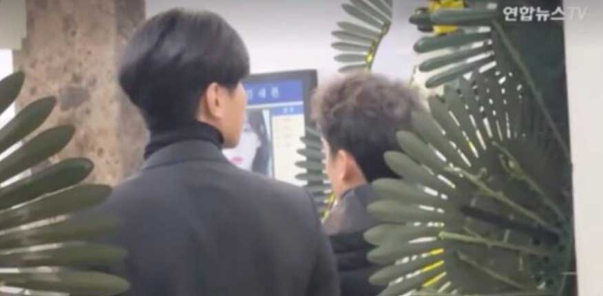 El actor Won Bin se presenta en el funeral de Kim Sae Ron para honrarla 3 El actor Won Bin se presenta en el funeral de Kim Sae Ron para honrarla