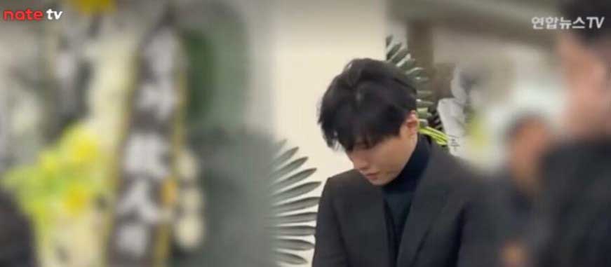 El actor Won Bin se presenta en el funeral de Kim Sae Ron para honrarla 2 El actor Won Bin se presenta en el funeral de Kim Sae Ron para honrarla