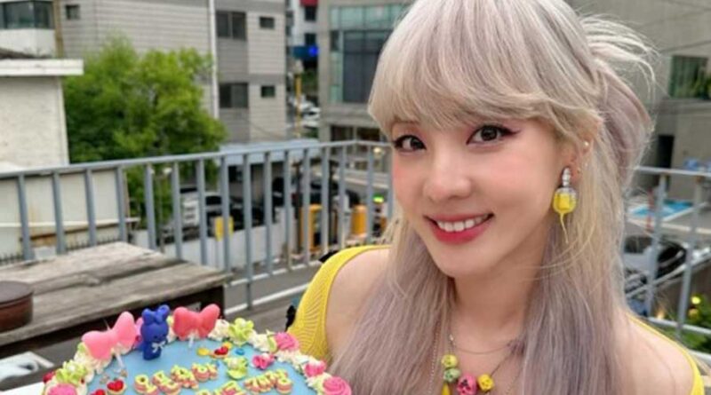 ¿Ella 19 y el 14 años? Dara de 2NE1 enfrenta críticas por comentarios sobre salir con un menor de edad 1 Ella 19 y el 14 años Dara de 2NE1 enfrenta críticas por comentarios sobre salir con un menor de edad