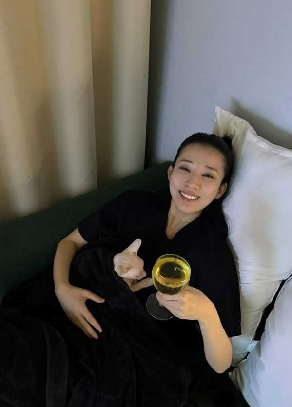 Kim Sun Ah da una actualización sobre el gato de la fallecida Sulli 2 Kim Sun Ah da una actualización sobre el gato de la fallecida Sulli