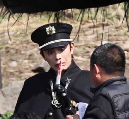 Las divertidas diferencias de Ding Yu Xi en cámara y fuera de cámara roban sonrisas 5 Las divertidas diferencias de Ding Yu Xi en cámara y fuera de cámara roban sonrisas