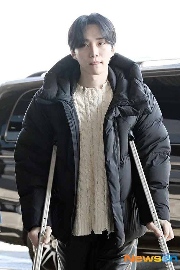 Lee Jun ho de 2PM sufre una lesión en pleno evento y preocupa a los fans 2 Lee Junho de 2PM sufre una lesión en pleno evento y preocupa a los fans