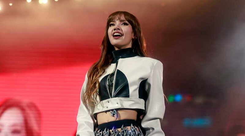 Lisa de BLACKPINK amplía su garaje con dos coches de lujo impresionantes 1 Lisa de BLACKPINK amplía su garaje con dos coches de lujo impresionantes