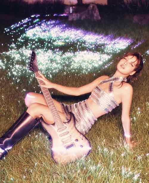 Lisa de BLACKPINK revela fotos cautivadoras para el álbum 'ALTER EGO' 5 Lisa de BLACKPINK revela fotos cautivadoras para el álbum 'ALTER EGO'