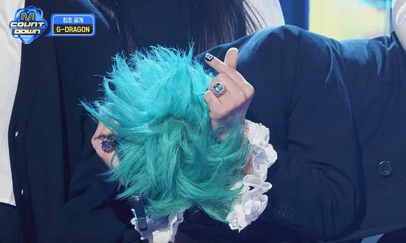 ¡No te lo pierdas! G-Dragon se roba risas al esquivar al "Hada final" en "M Countdown" 3 ¡No te lo pierdas! G-Dragon se roba risas al esquivar al "Hada final" en "M Countdown"
