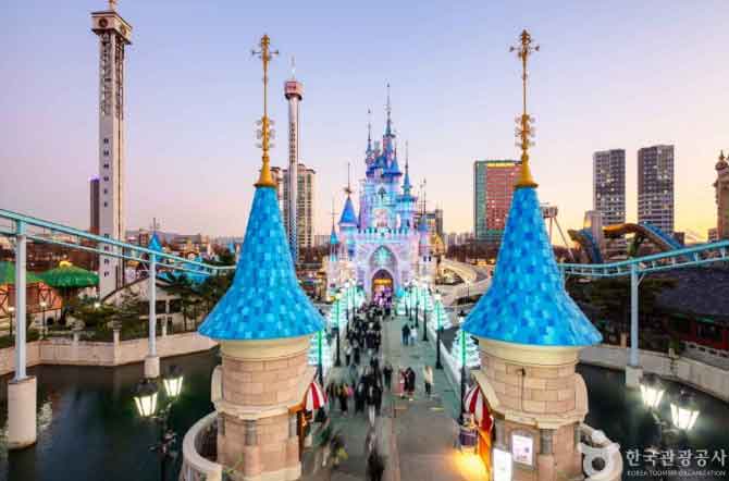 7 parques de atracciones populares para visitar en Corea del Sur 6 Parque Lotte World Songpa-gu, Seúl