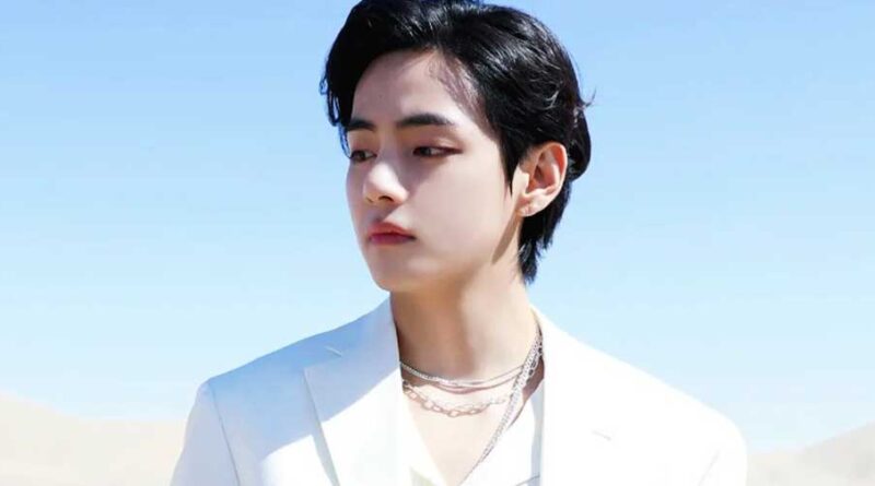 V de BTS luce más musculoso que nunca en nuevas fotos con uniforme militar 1 V de BTS luce más musculoso que nunca en nuevas fotos con uniforme militar