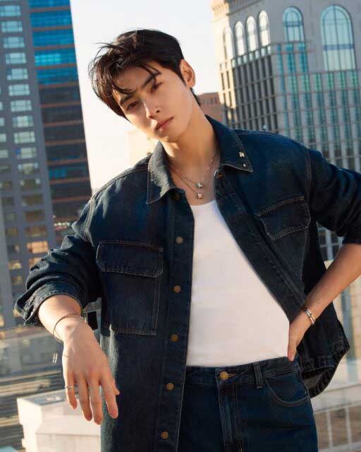 IU y Cha Eun Woo juntos: Las fotos que están causando revuelo en el mundo del K-pop 5 IU y Cha Eunwoo juntos Las fotos que están causando revuelo en el mundo del K-pop