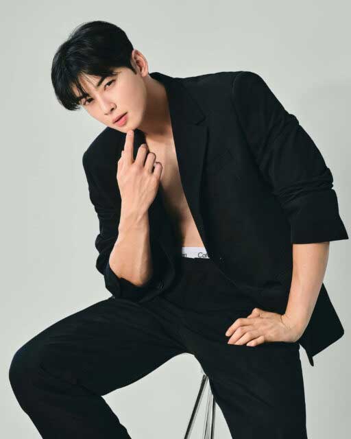 Cha Eun Woo causa sensación con su lado más sexy en una campaña de Calvin Klein