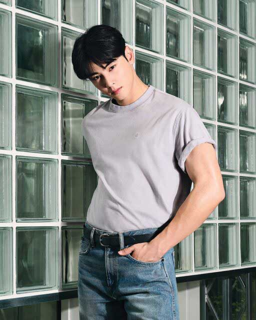 Cha Eun Woo causa sensación con su lado más sexy en una campaña de Calvin Klein