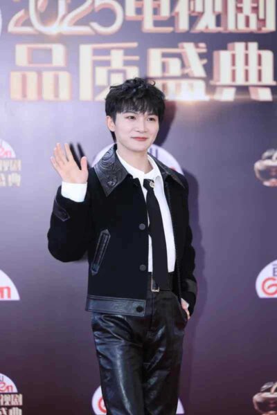 Las estrellas chinas deslumbran en la alfombra roja 2025 TV Drama Quality Festival 24 Charlie Zhou