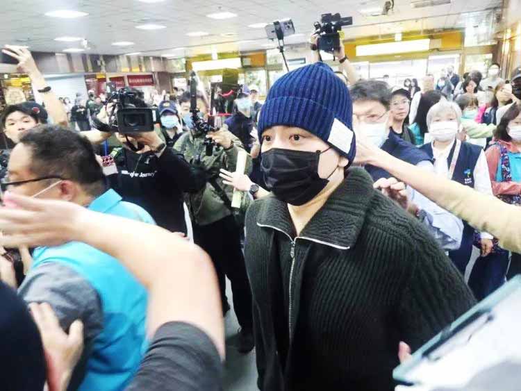 ¡Confirmado! Darren Wang se alista en el ejército taiwanés 2 Darren Wang se alista en el ejército taiwanés