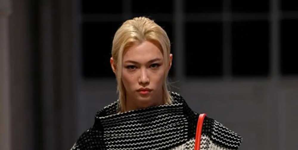 Felix de Stray Kids deslumbra en la pasarela de Louis Vuitton en la Semana de la Moda de París 2025