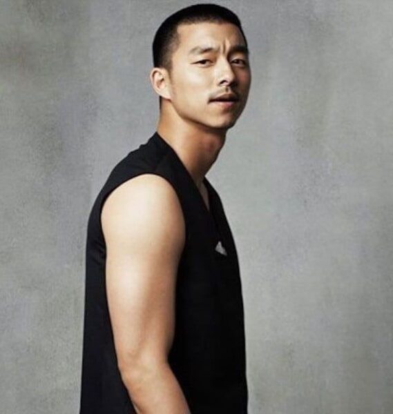 Estos 10 actores coreanos de K-Drama se ven impresionantes con el cabello corto 6 Gong Yoo con cabello corto