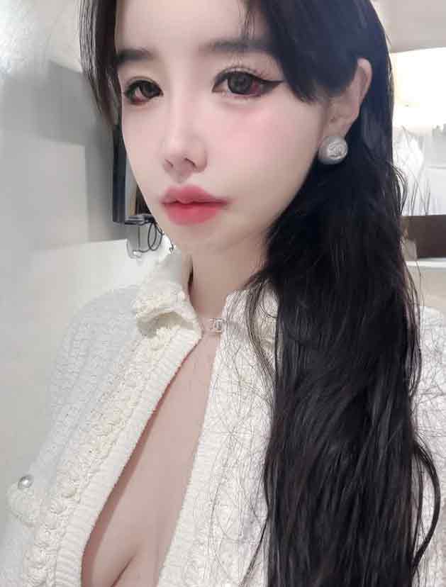 Los fans de Park Bom preocupados por su última selfie: “Sus ojos tienen sangre” 2 Los fans de Park Bom preocupados por su última selfie Sus ojos tienen sangre 1