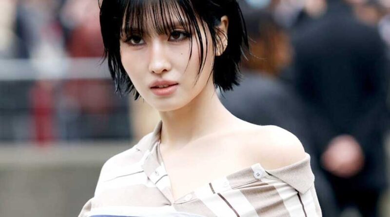 Momo de TWICE roba miradas por su abdomen tonificado en la Semana de la Moda 1 Momo de TWICE roba miradas por su abdomen tonificado en la Semana de la Moda