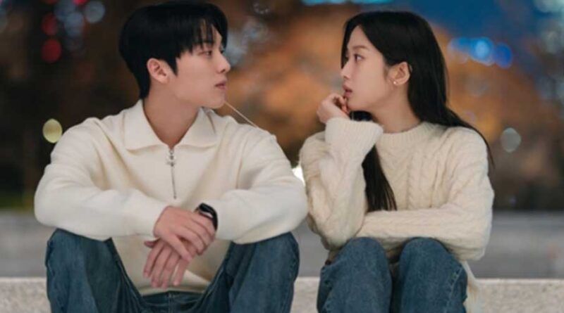Moon Ga young y Choi Hyun wook disfrutan de una cita en el río Han en el episodio 8 de 'My Dearest Nemesis' 1 Moon Ga-young y Choi Hyun-wook disfrutan de una cita en el río Han en el episodio 8 de 'My Dearest Nemesis'