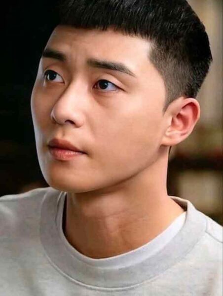 Estos 10 actores coreanos de K-Drama se ven impresionantes con el cabello corto 2 Park Seo Joon cabello corto