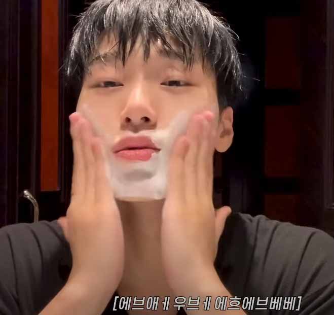 San de ATEEZ sorprendió a ATINY: ¿se ve mejor sin maquillaje que con él? 5 San de ATEEZ sorprendió a ATINY: ¿se ve mejor sin maquillaje que con él?