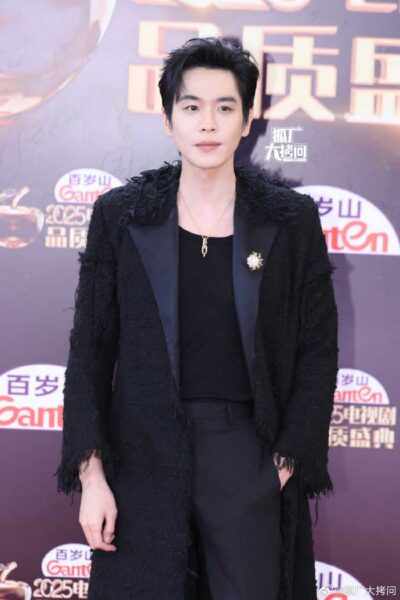 Las estrellas chinas deslumbran en la alfombra roja 2025 TV Drama Quality Festival 23 Zhang Ruoyun