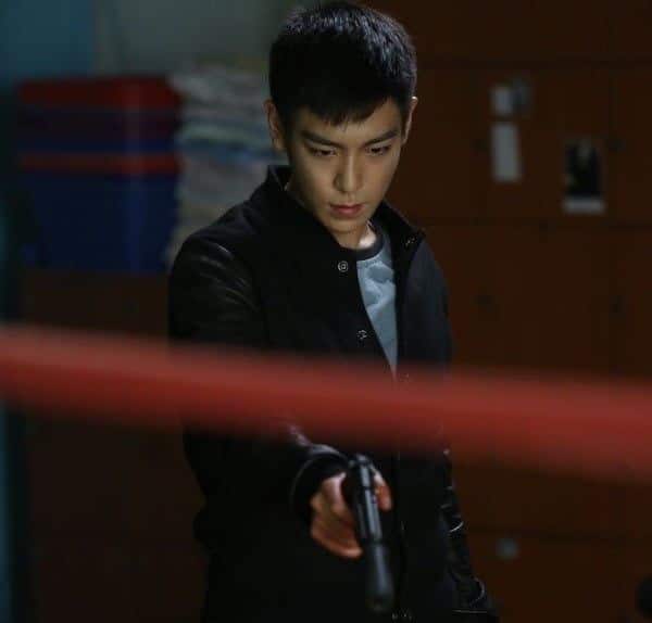 Estos 10 actores coreanos de K-Drama se ven impresionantes con el cabello corto 10 T.O.P con corte de cabello corto