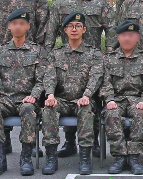 Así luce Wonwoo de SEVENTEEN durante su servicio militar: la foto que enloqueció a los fans 2 Así luce Wonwoo de SEVENTEEN durante su servicio militar: la foto que enloqueció a los fans